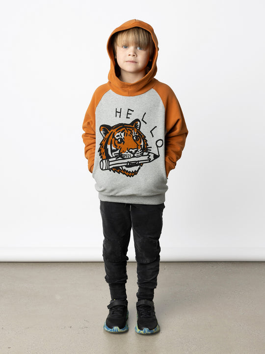 Minti kids clothing. Super comfy hoodie with side pockets and higher neck - perfect for cold days! 330 Gram // Brushed Inside // 95% Cotton // 5% Elastane.