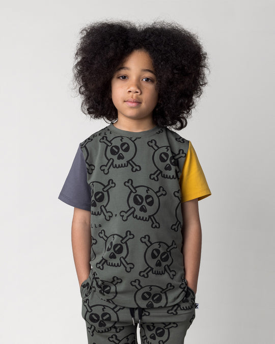 Close up of the Hello Skull Tee in forest, dark grey and yellow on a kid, front view
