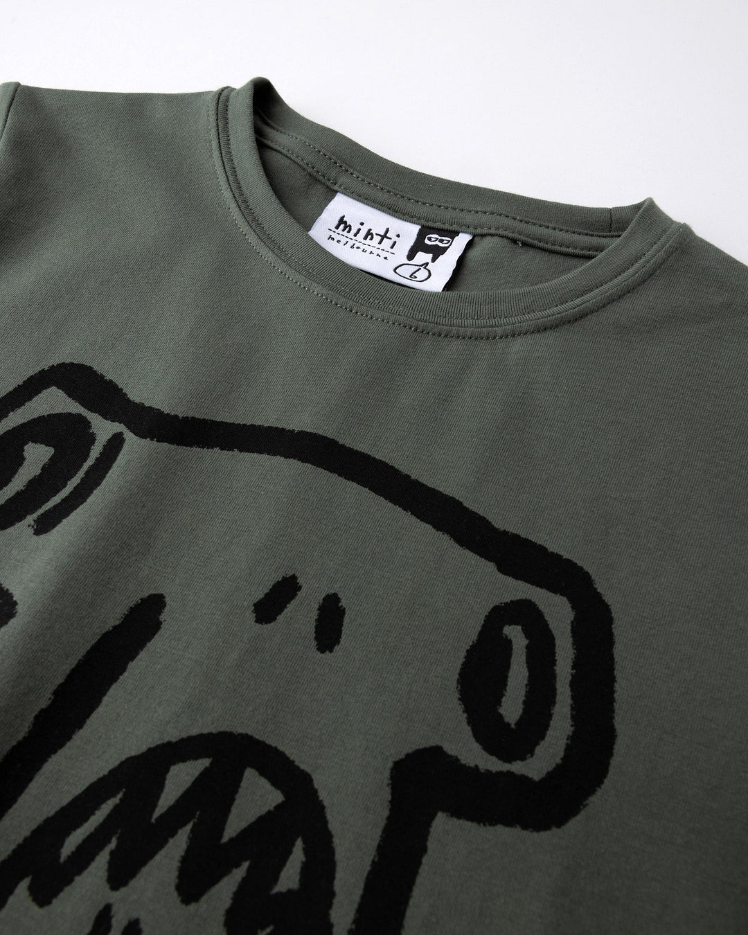 Close up detail of the Hi Hammerhead Tee in forest