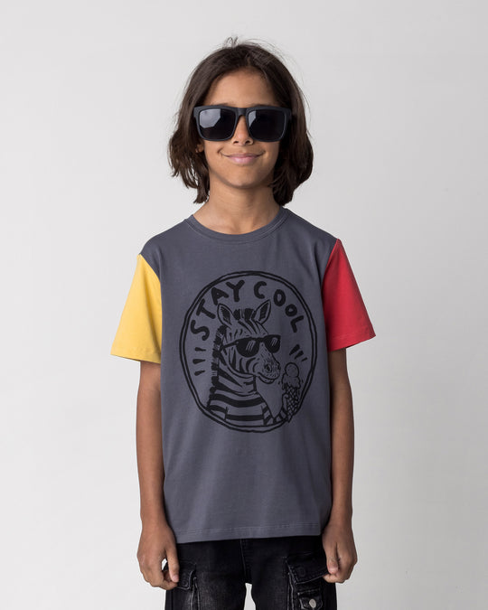 Close up of the Stay Cool Tee in dark grey, yellow and melon on a kid, front view
