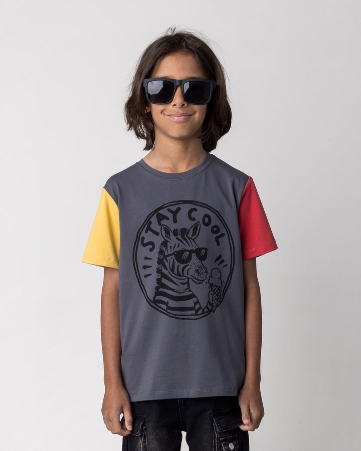 Close up of the Stay Cool Tee in dark grey, yellow and melon on a kid, front view