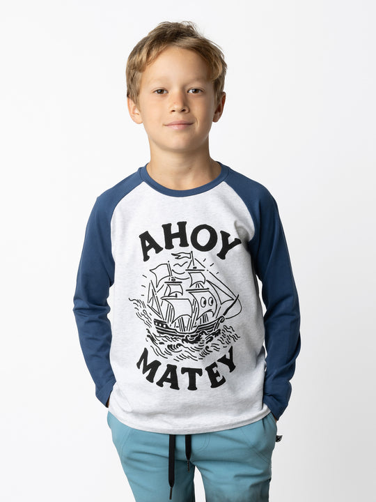 Minti kids clothing. Luxe raglan tee with contrast sleeves and neck. 190 Gram // 95% Cotton // 5% Elastane.