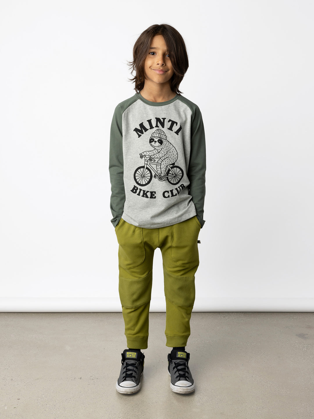 Minti kids clothing. Luxe raglan tee with contrast sleeves and neck. 190 Gram // 95% Cotton // 5% Elastane.
