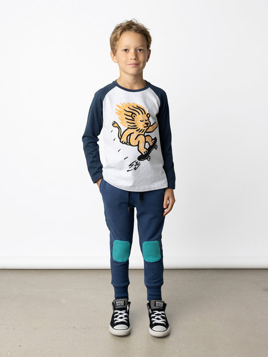 Minti kids clothing. Luxe raglan tee with contrast sleeves and neck. 190 Gram // 95% Cotton // 5% Elastane.