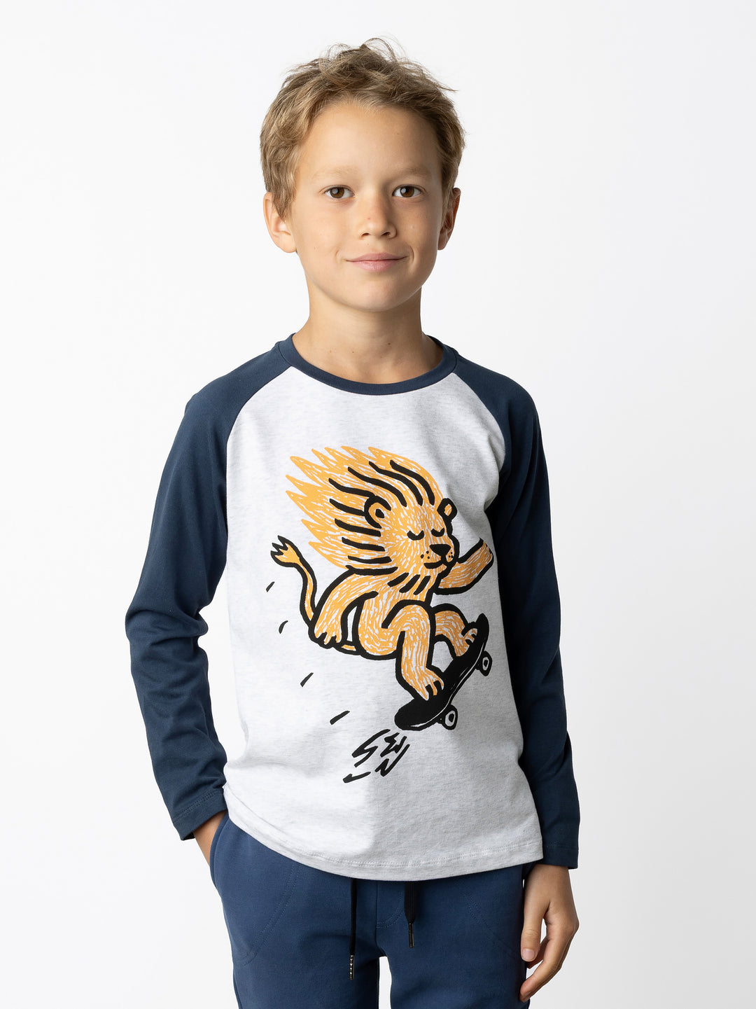 Minti kids clothing. Luxe raglan tee with contrast sleeves and neck. 190 Gram // 95% Cotton // 5% Elastane.