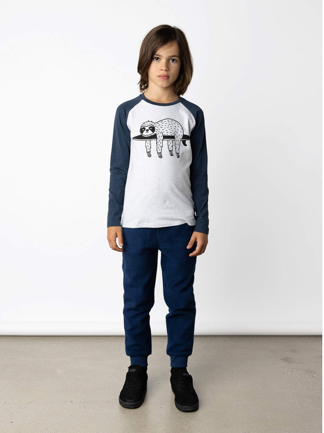 Minti kids clothing. Luxe raglan tee with contrast sleeves and neck. 190 Gram // 95% Cotton // 5% Elastane.