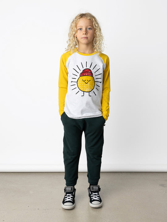 Minti kids clothing. Luxe raglan tee with contrast sleeves and neck. 190 Gram // 95% Cotton // 5% Elastane.