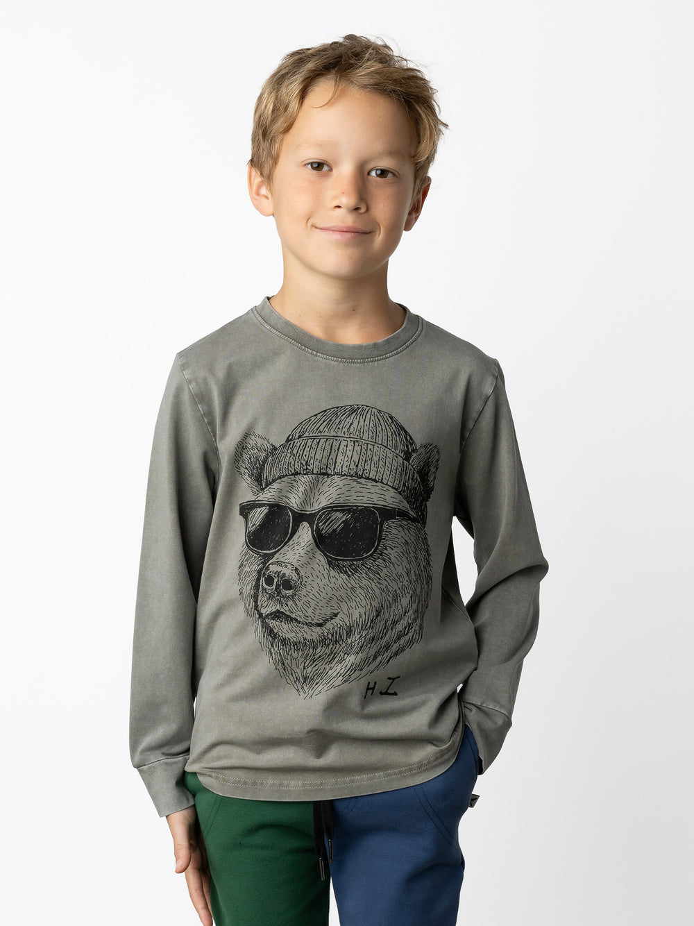 Minti kids clothing. Super luxe tee with self cuffs. 190 Gram // 95% Cotton // 5% Elastane.
