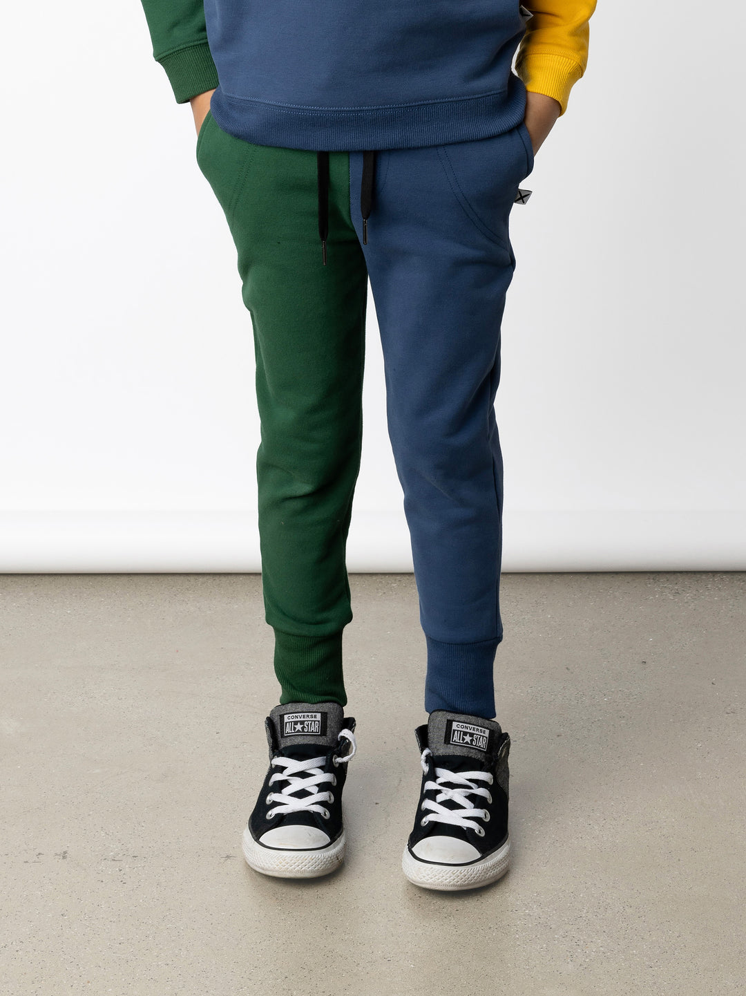 Minti kids clothing. Straight leg trackies with stitched detail pockets, elasticated waistband, shoelace ties and back pocket. Small Minti embroidery on the back pocket. 330 Gram // Brushed Inside // 95% Cotton // 5% Elastane.