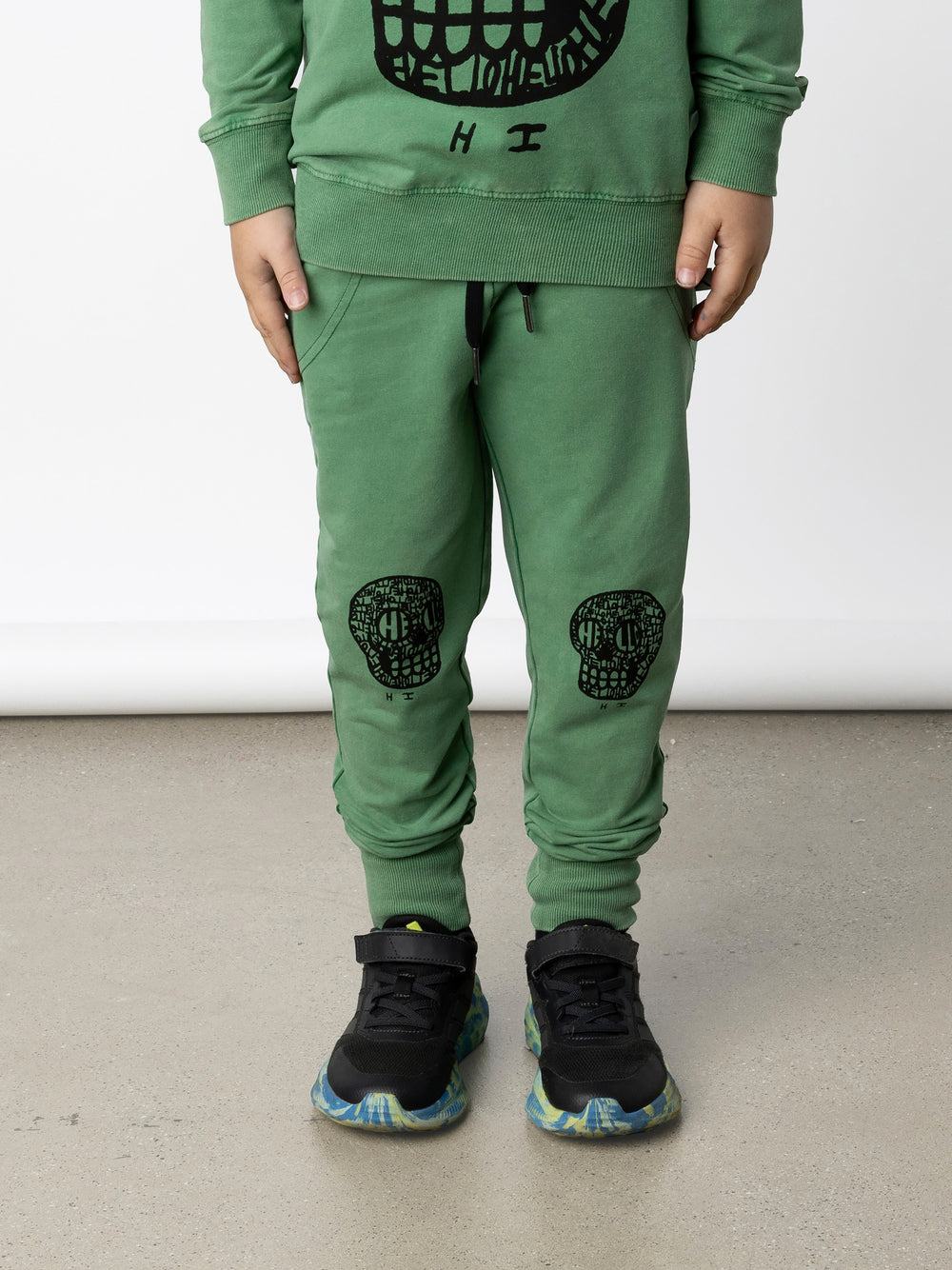 Minti kids clothing. Straight leg trackies with stitched detail pockets, elasticated waistband, shoelace ties and back pocket. 260 Gram // 95% Cotton // 5% Elastane.