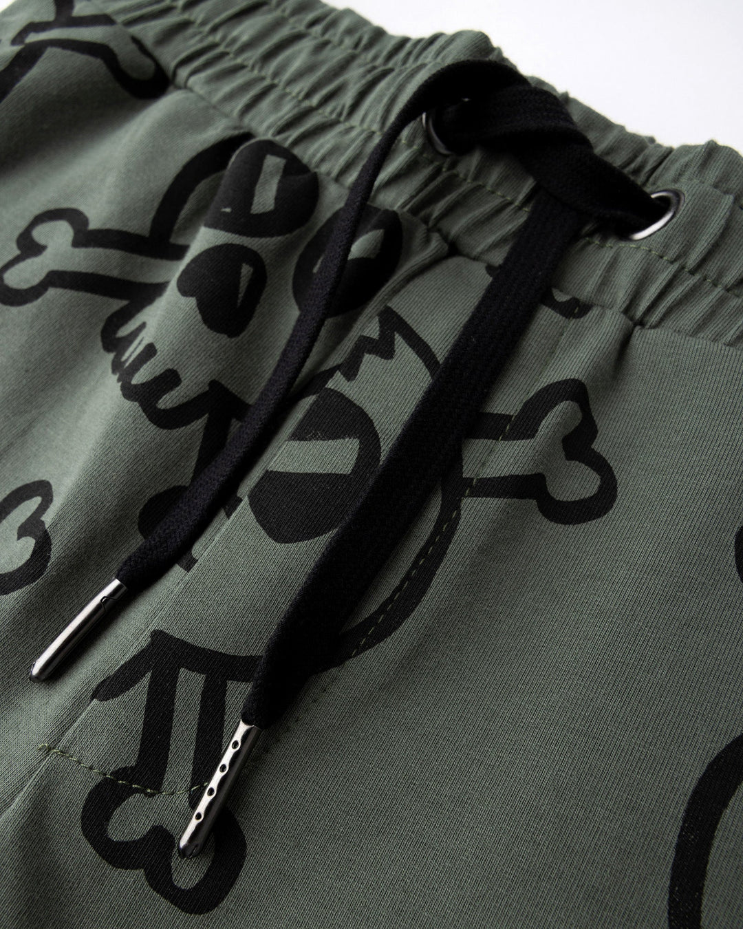 Close up detail of the Hello Skull Short in forest