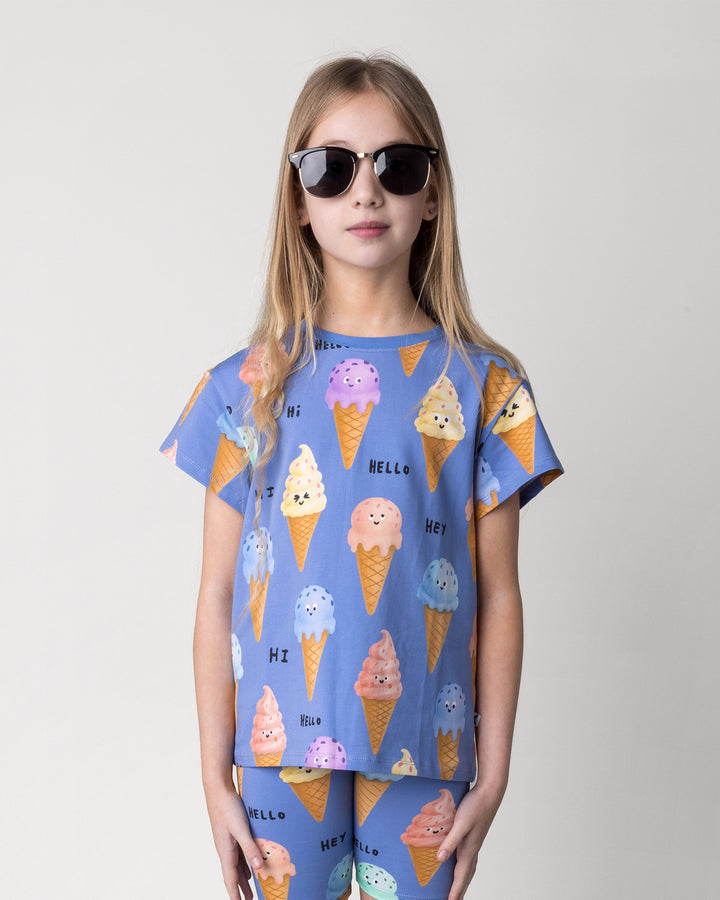 Close up of the Happy Icecreams Tee in cornflower on a kid, front view