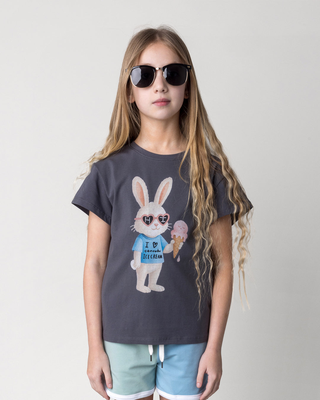 Close up of the Icecream Bunny Tee in dark grey on a kid, front view