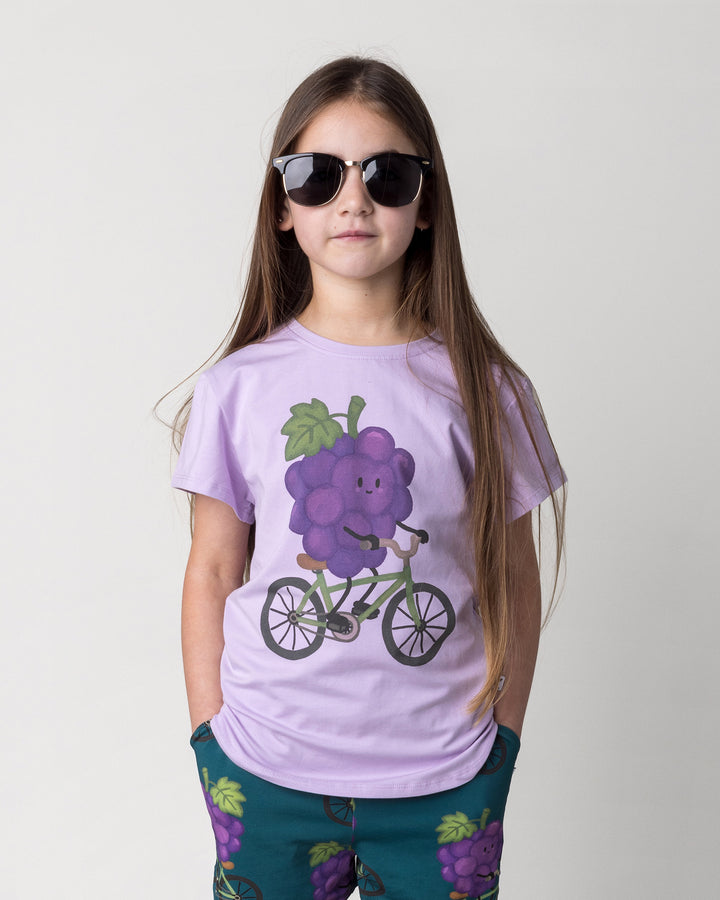 Close up of the Biking Grape Tee in lilac on a kid, front view