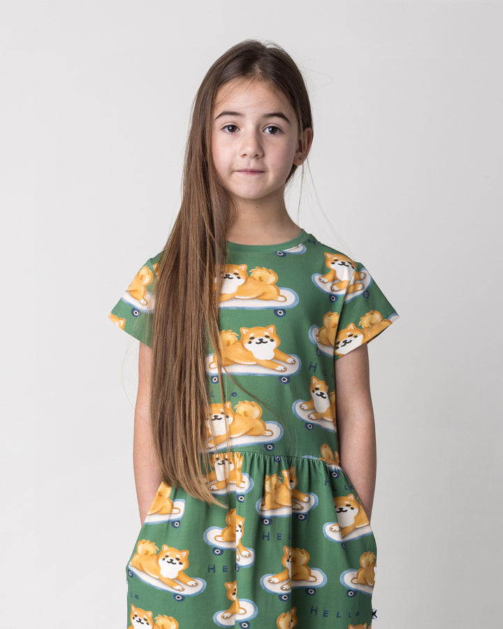 Close up of the Skate Puppy Dress in turf on a kid, front view