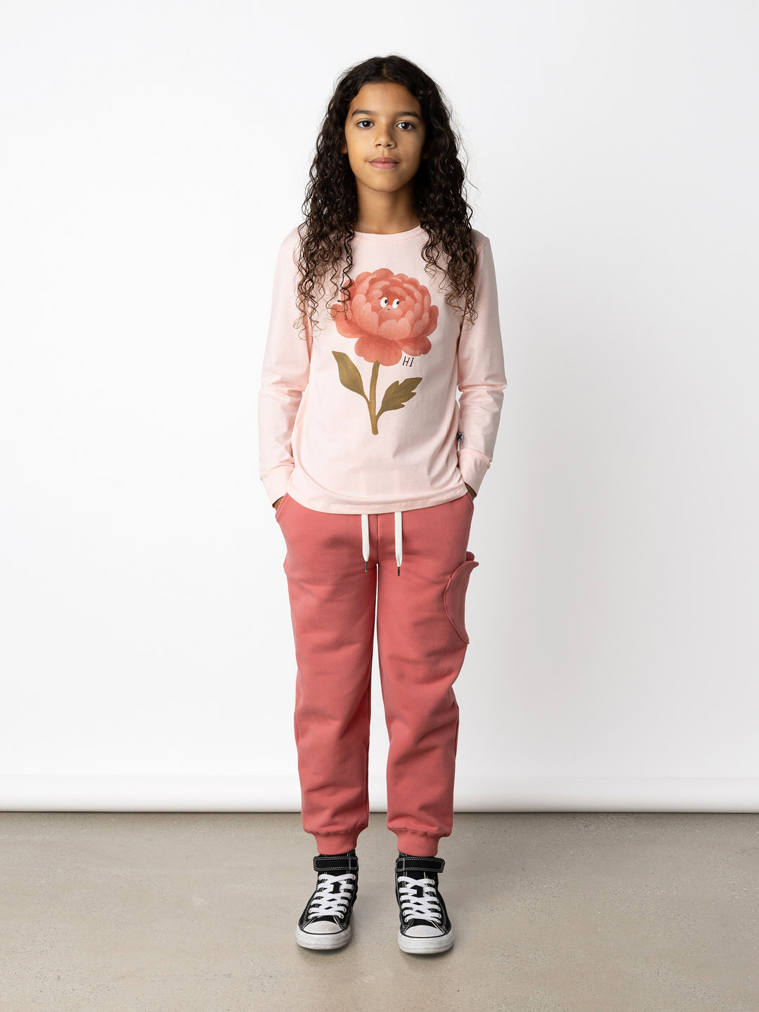 Minti kids clothing. Comfy tee with self cuffs and curved front and back hem. 180 Gram // 95% Cotton // 5% Elastane.