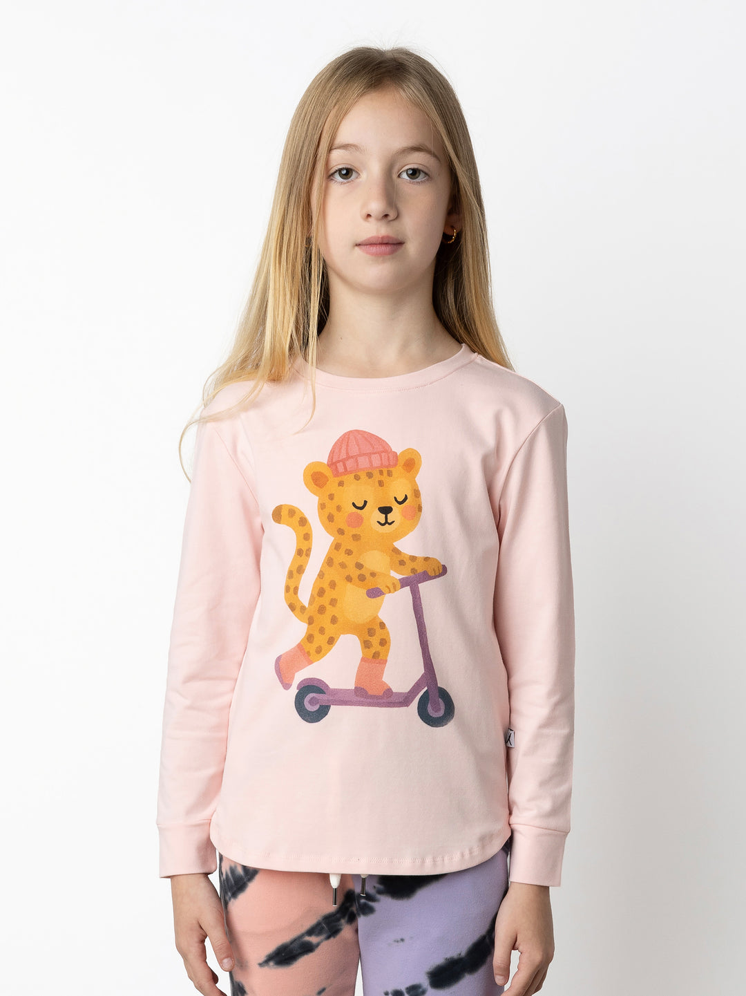 Minti kids clothing. Comfy tee with self cuffs and curved front and back hem. 190 Gram // 95% Cotton // 5% Elastane.