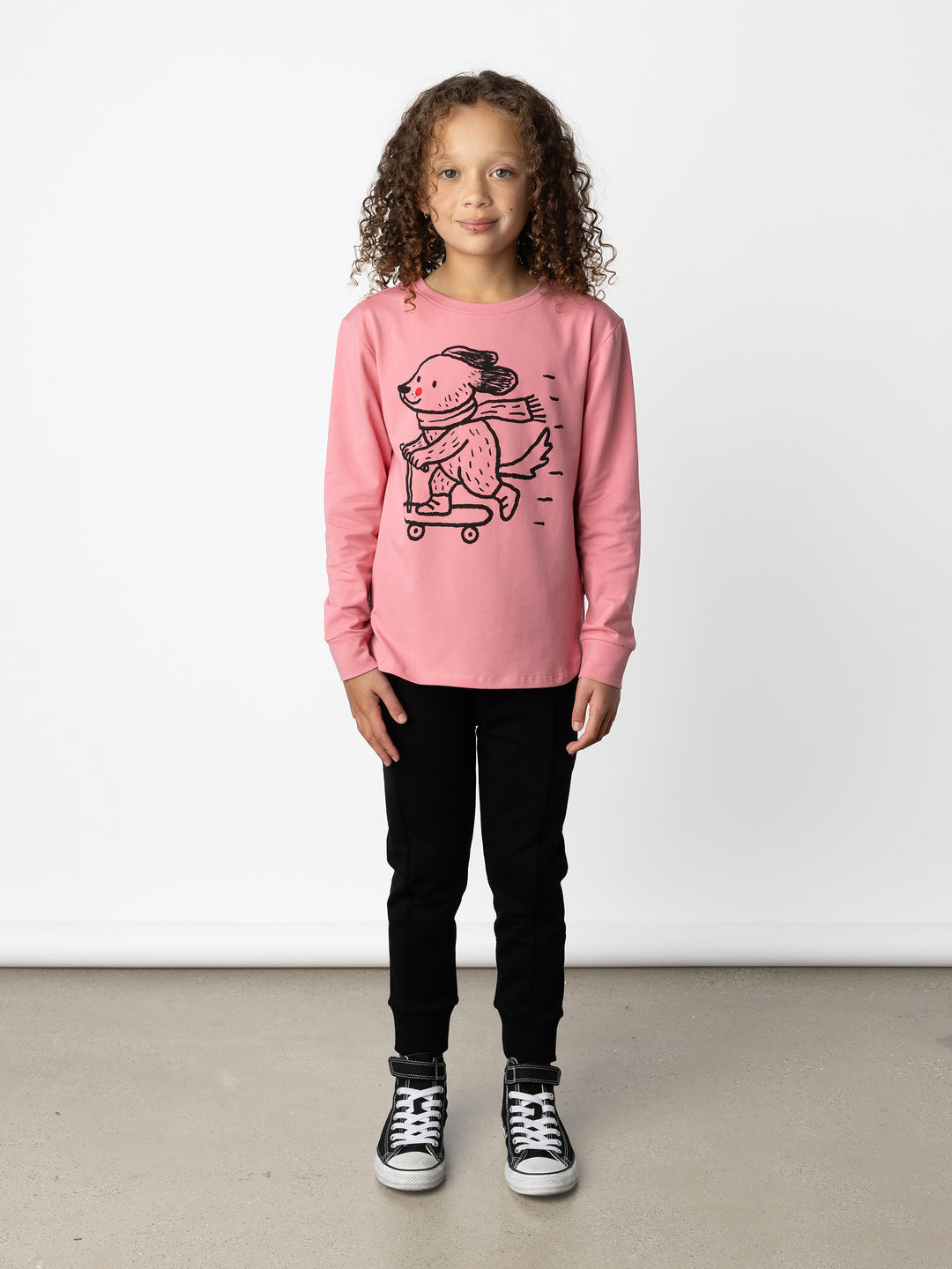 Minti kids clothing. Comfy tee with self cuffs and curved front and back hem. 190 Gram // 95% Cotton // 5% Elastane.