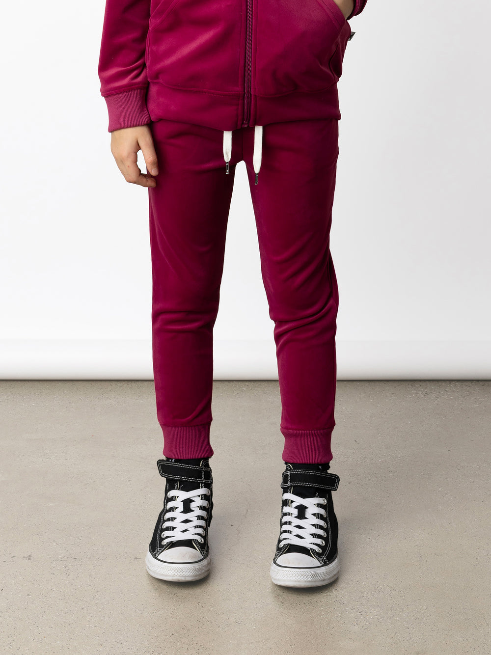 Minti kids clothing. Slim leg trackies with front pockets, elasticated waistband and shoelace cord. 92% Polyester // 8% Spandex.