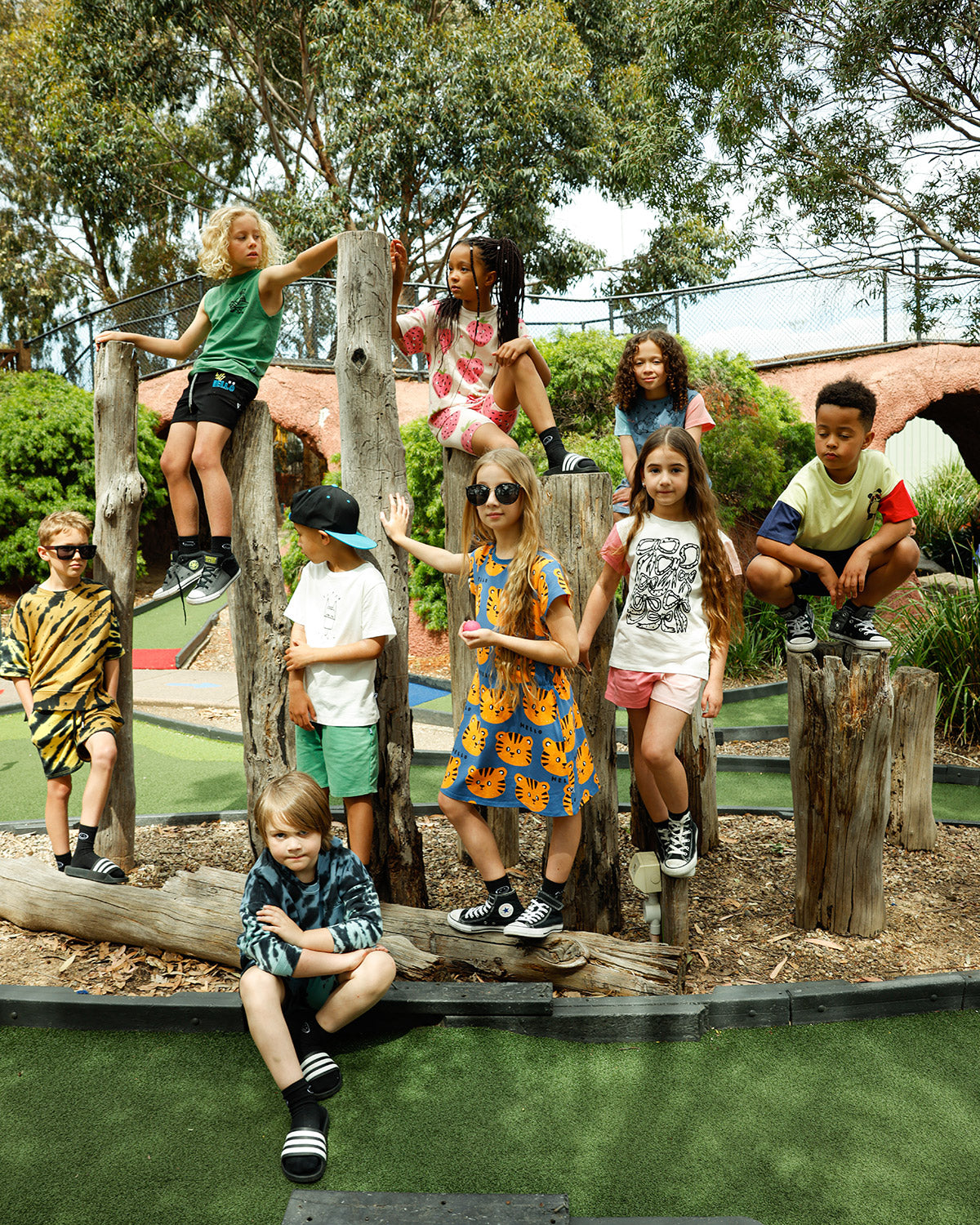 Minti kids in summer prints at mini golf