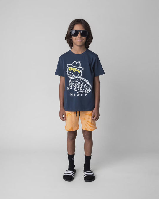 Kid wearing the Howdy Lizard Tee in ink, full circle video