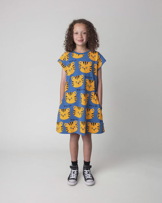 Kid wearing the Hello Tiger Dress in blue, full circle video