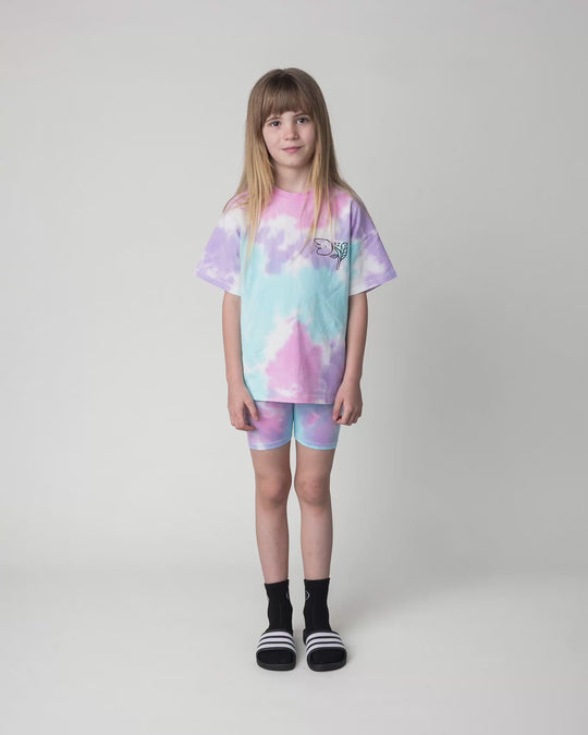 Kid wearing the Pocket Flower Tee in tie dye, full circle video