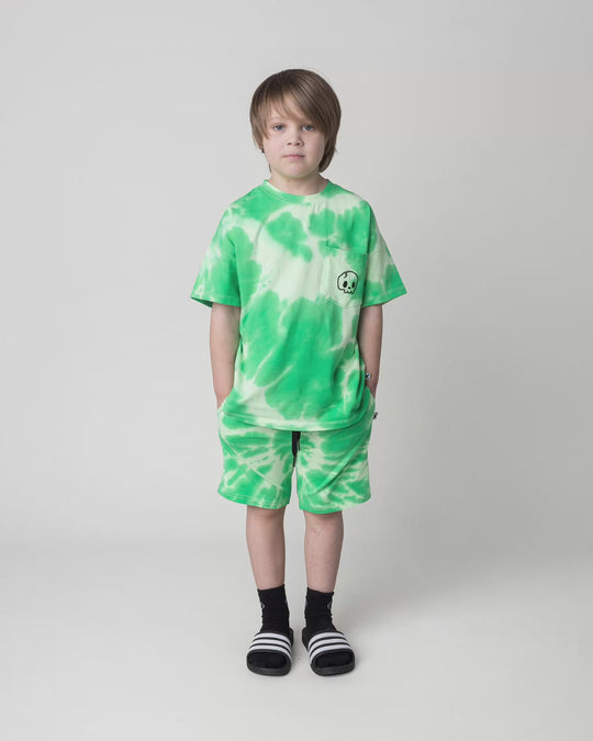 Kid wearing the Splatter Tee in green, full circle video