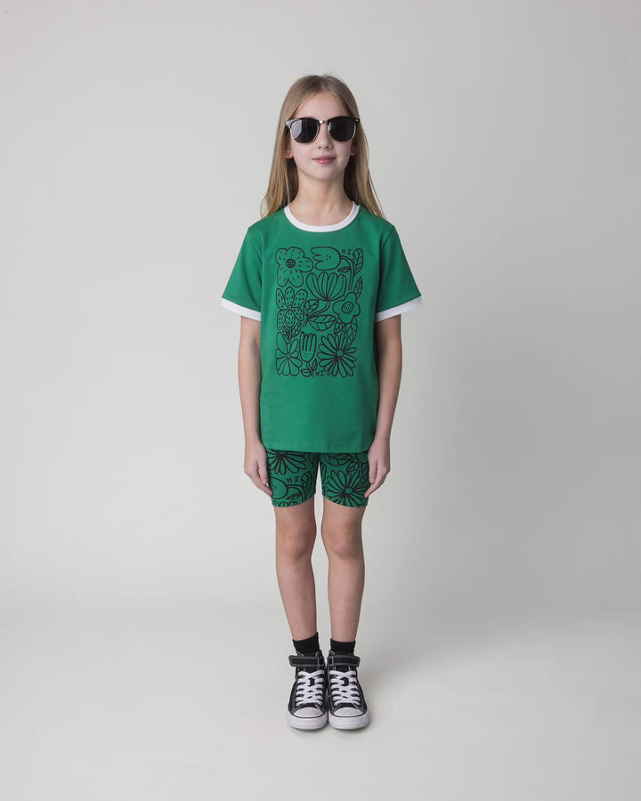 Kid wearing the Flower Party Tee in kelly green and white, full circle video